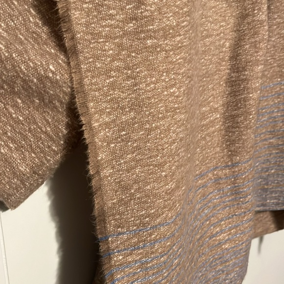Universal Threads Sweater - Picture 3 of 7